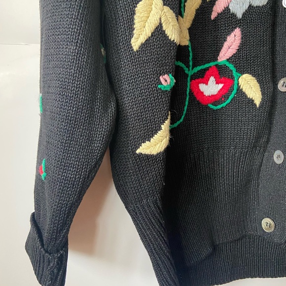 Vintage Linda B. Collection embroidered Cardigan - Picture 4 of 9